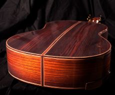 kytara z ušlechtilého dřeva